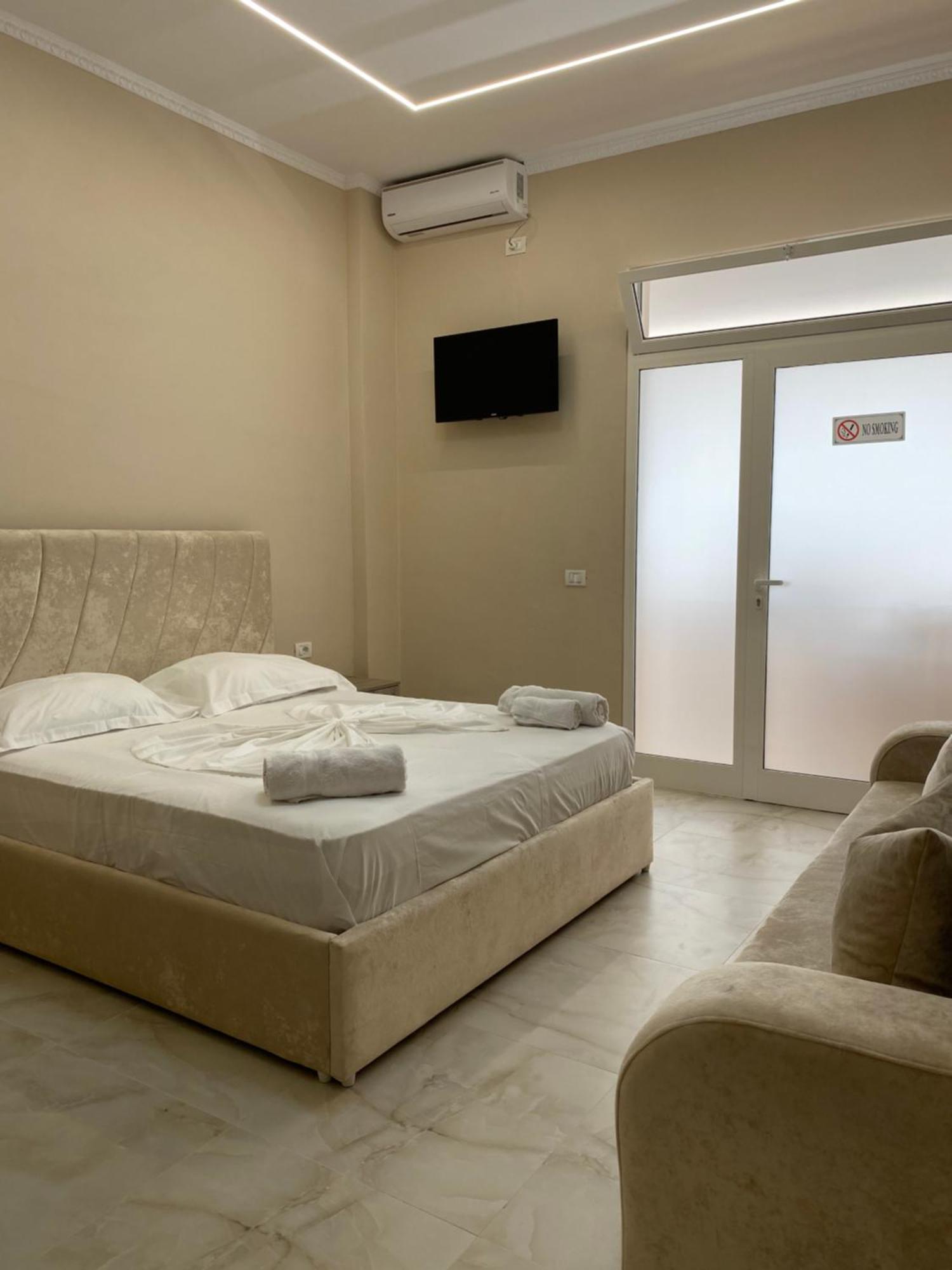 Troy Aparthotel Драч Екстериор снимка
